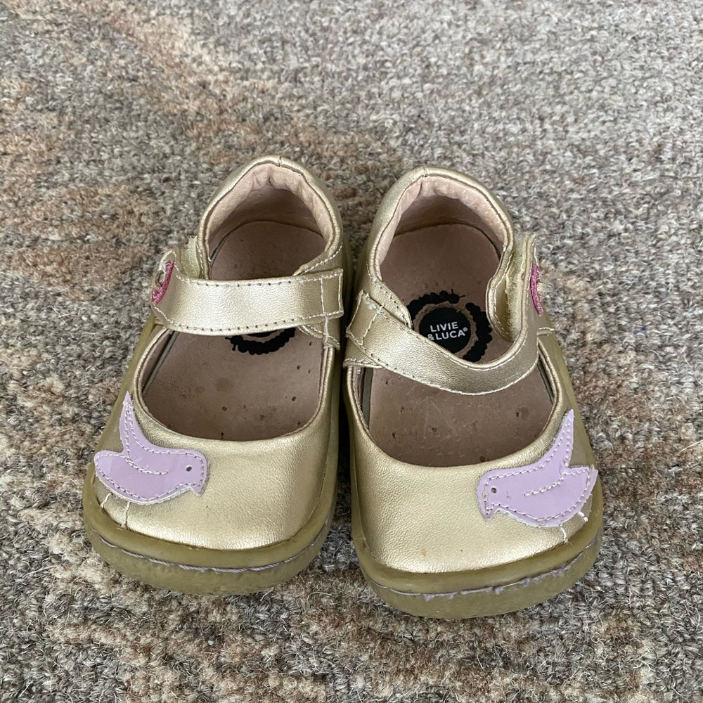 Livie & Luca Size 4 Pío Pío shoes